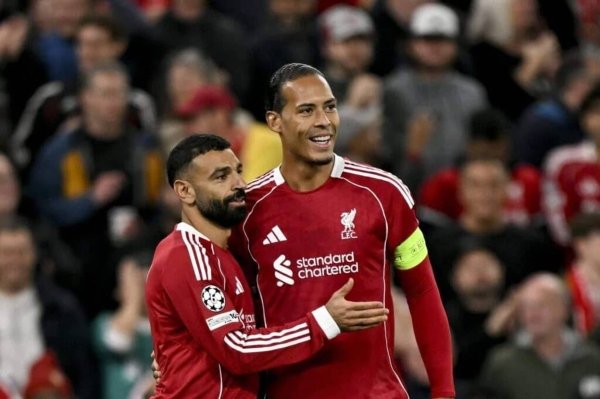 محمد صلاح وفان ديك