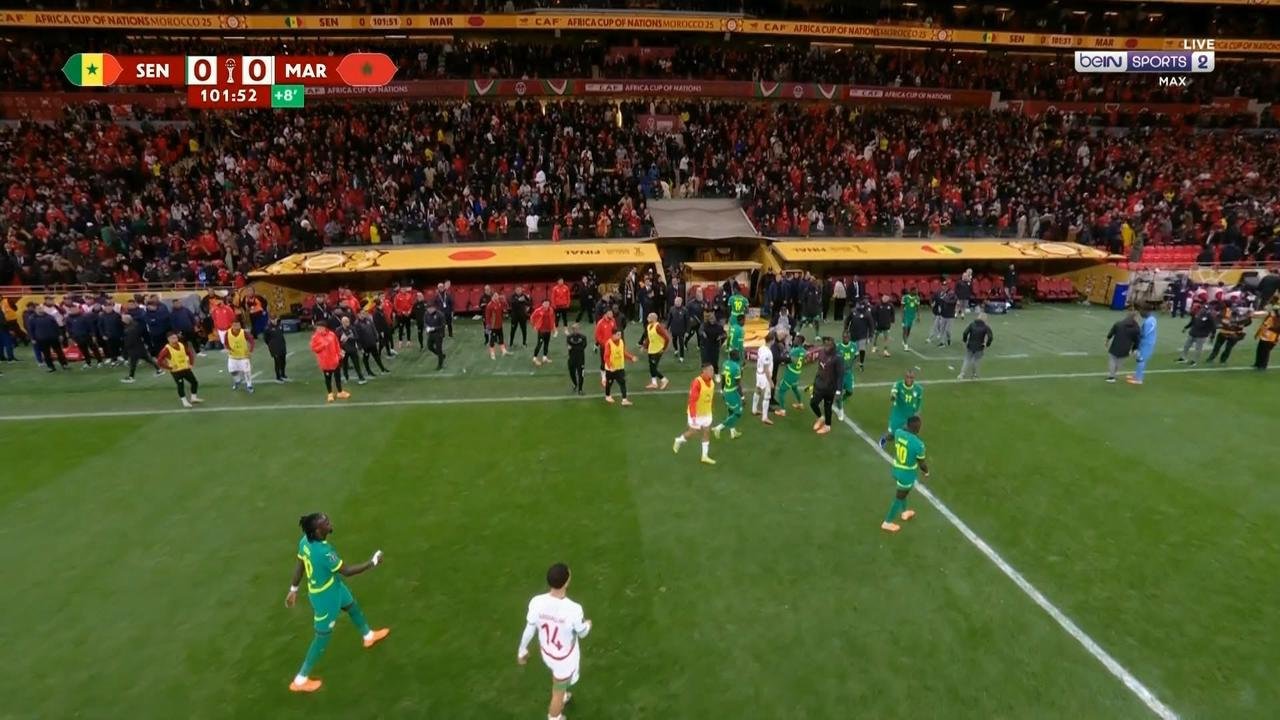لحظات من توتر المباراة بين السنغال والمغرب