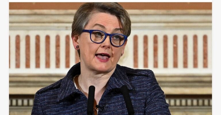 وزيرة الخارجية البريطانية إيفيت كوبر