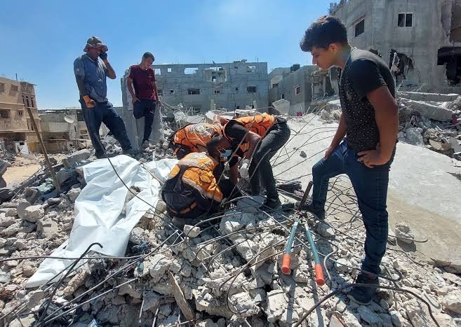 استشهاد 11 مدنيًا في قصف إسرائيلي على محور نتساريم بغزة