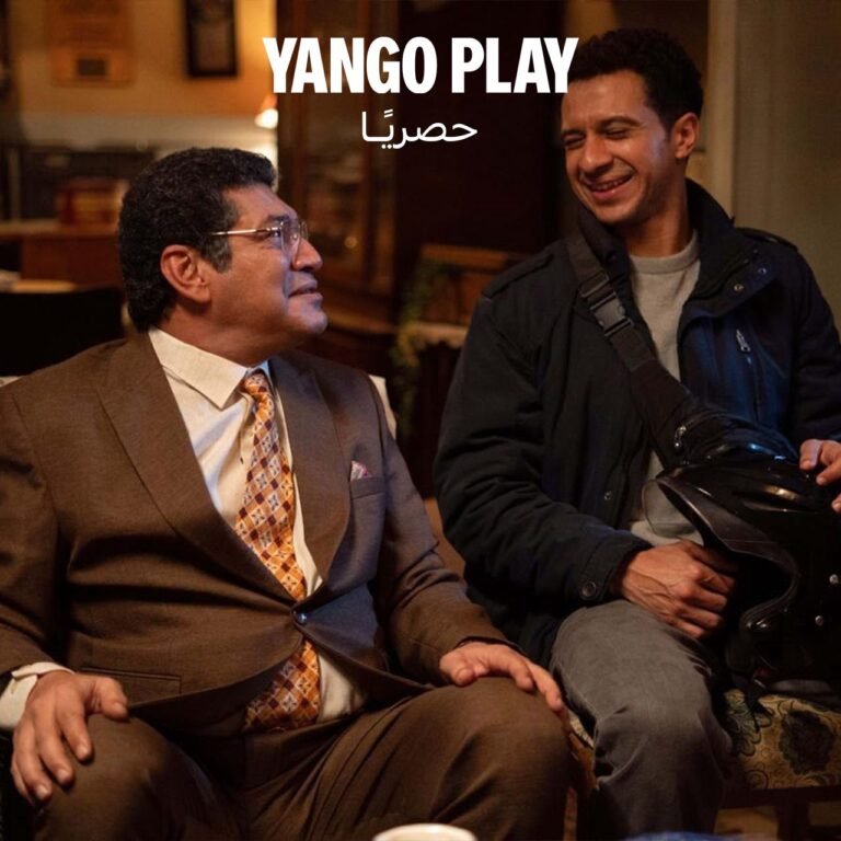 ذكي وعادل يجلسان في منزل عادل