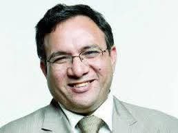 الدكتور عمار علي حسن الروائي والمفكر 