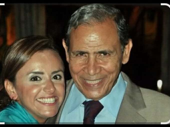 الفنانة علا رشدي صحبة والدها الراحل