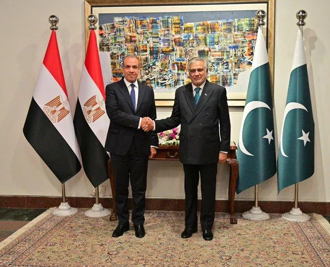 وزير الخارجية صحبة نظيره الباكستاني