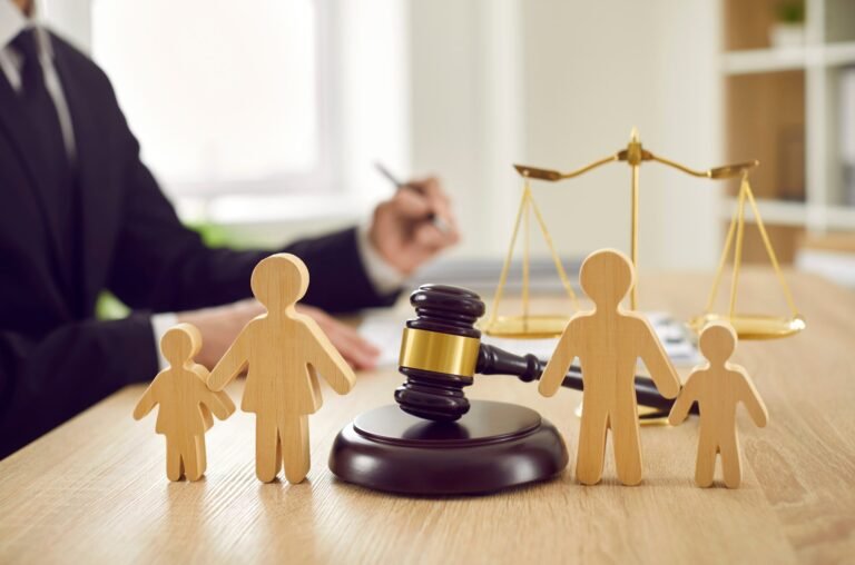 Gavel,,Sound,Block,And,Little,Wooden,Figures,Of,Parents,And