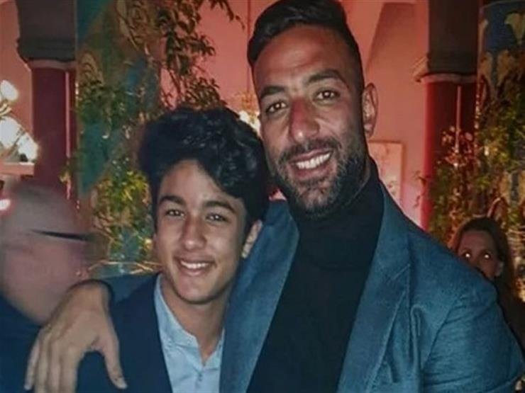 أحمد حسام ميدو بصحبة نجله
