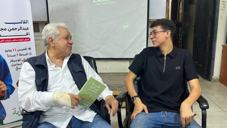 الحداد مع حمدين صباحي خلال ندوة مناقشة كتاب رحلة في تاريخ فلسطين
