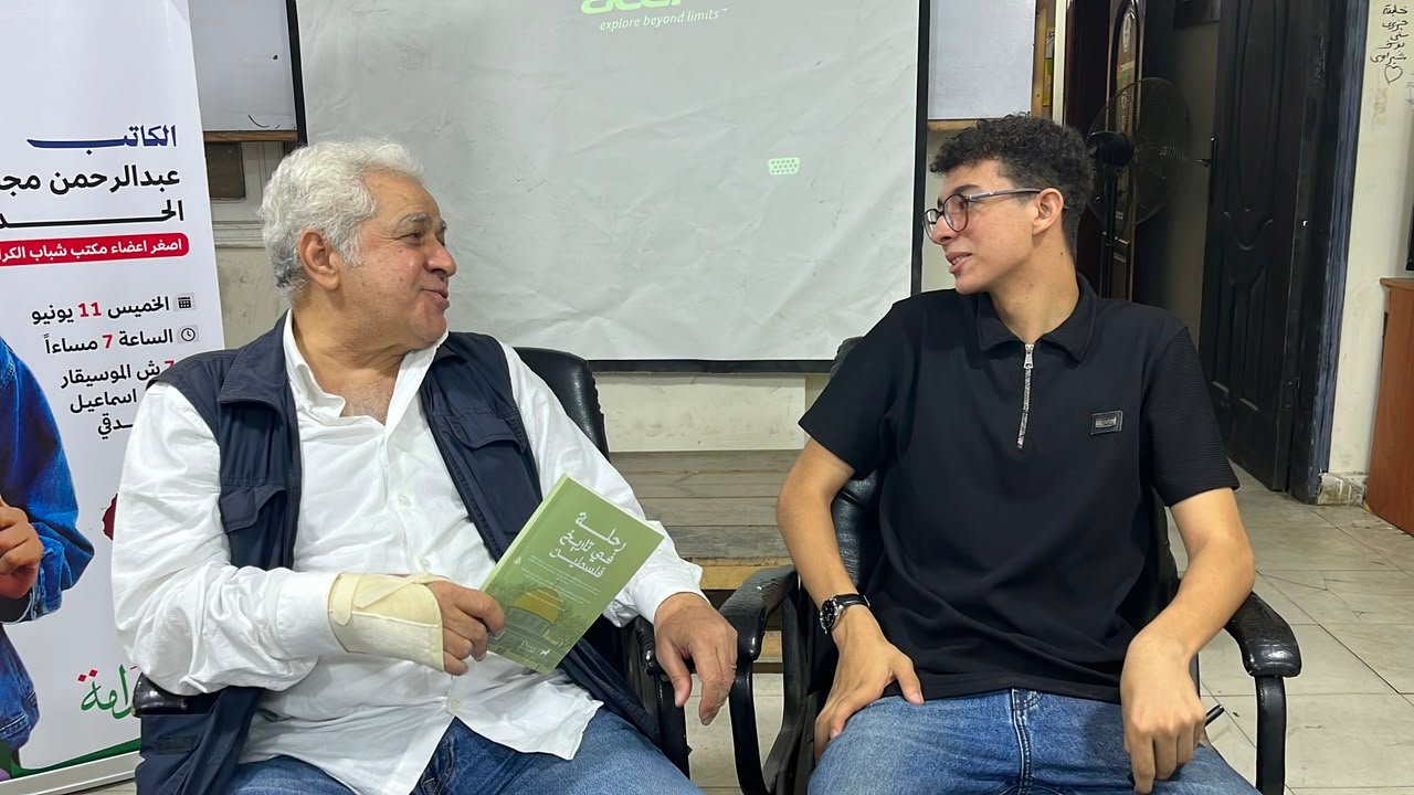 الحداد مع حمدين صباحي خلال ندوة مناقشة كتاب رحلة في تاريخ فلسطين