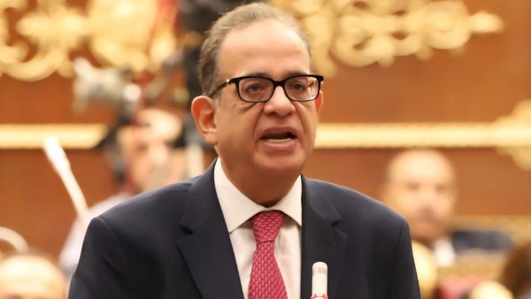 النائب طارق عبدالعزيز