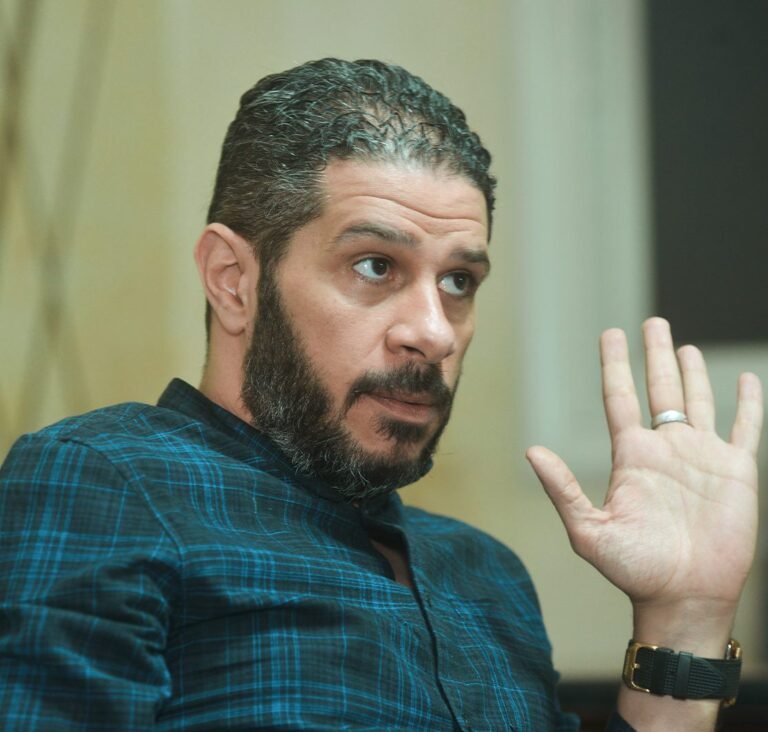 حسام مؤنس