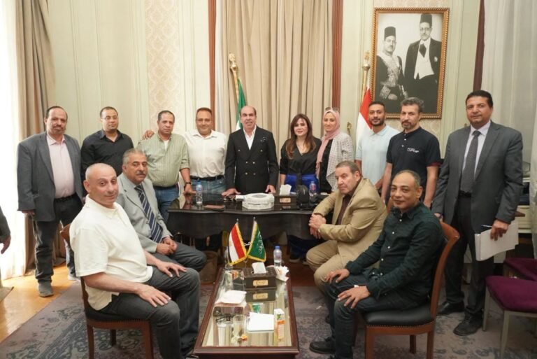 جانب من تقديم طلبات الترشح بالوفد